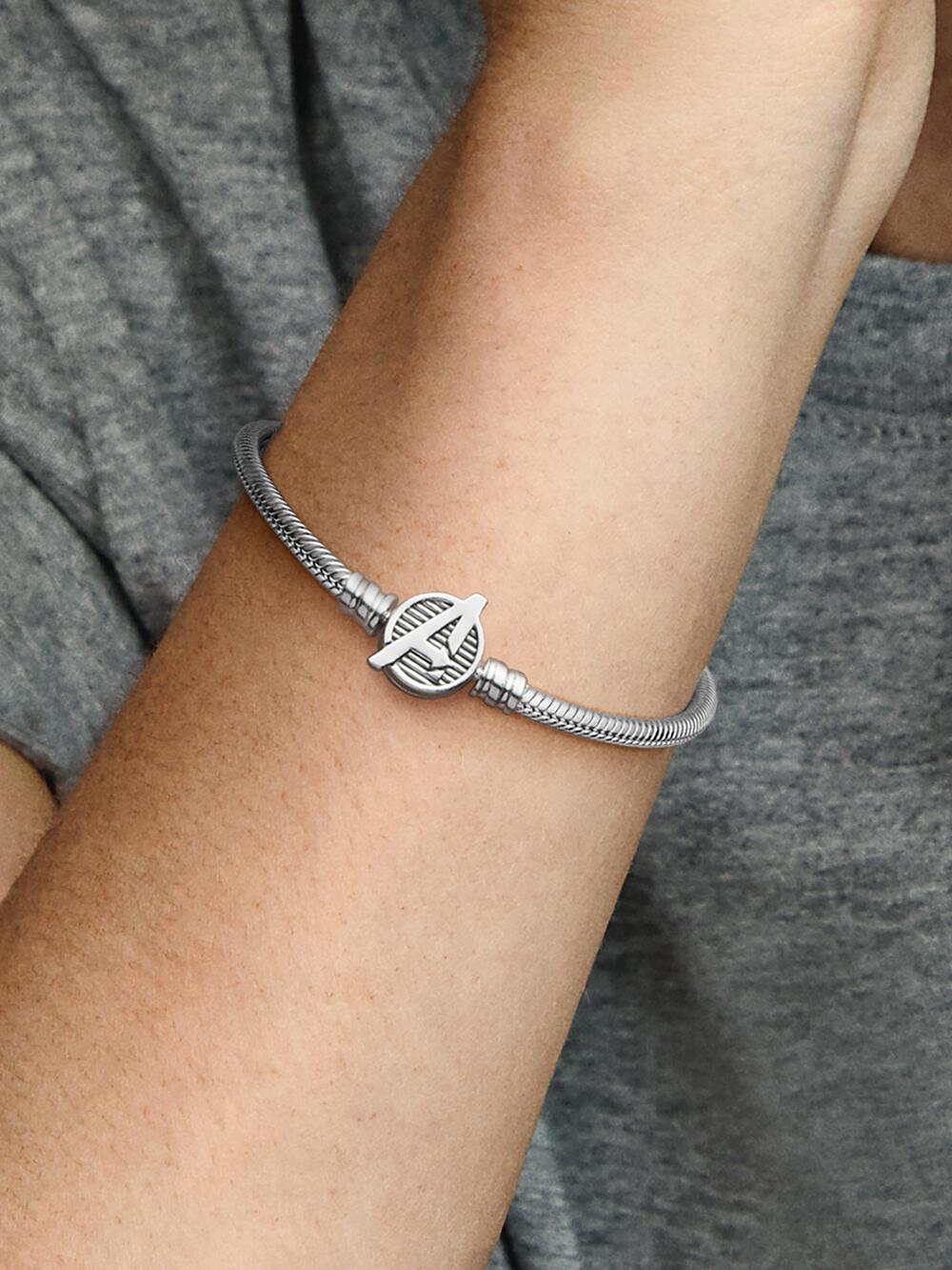 Moments Marvel The Avengers Logo Clasp Snake Chain Bracelet J1 rn