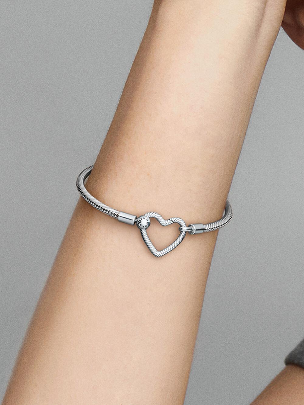 Moments Heart Closure Snake Chain Bracelet F8 84