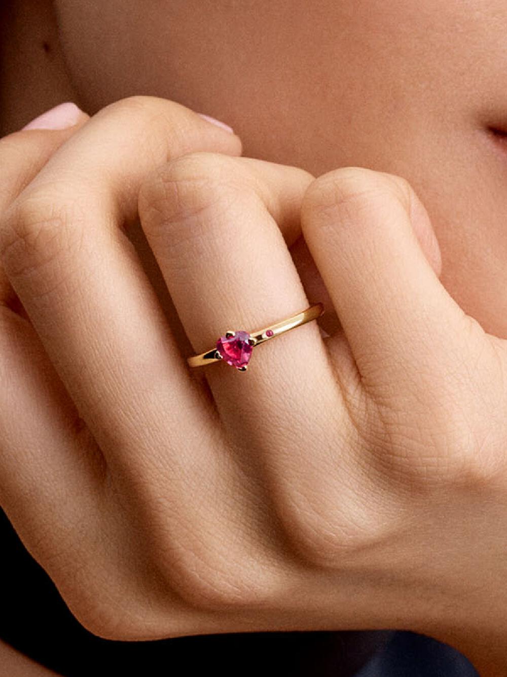 Sparkling Red Heart Ring Q6 Na