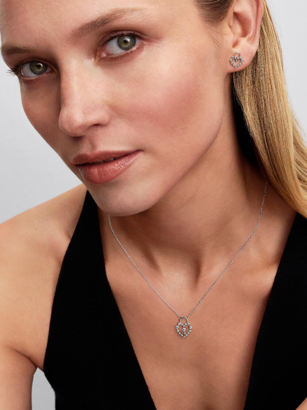 Sparkling Heart Padlock Stud Earrings V0 Oq