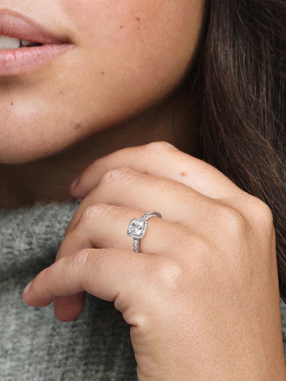 Square Sparkle Halo Ring K5 bx