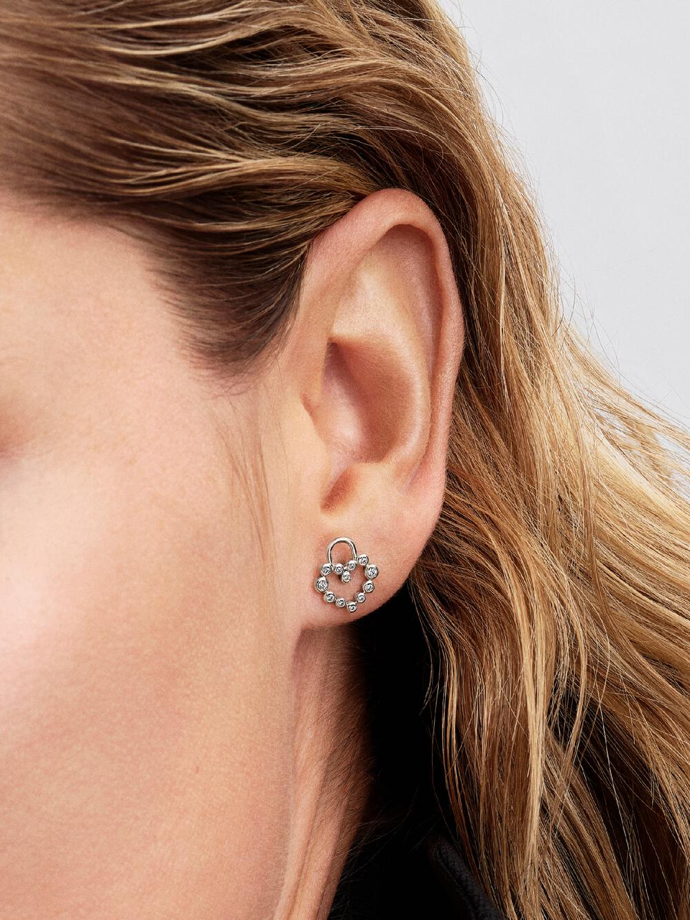 Sparkling Heart Padlock Stud Earrings V0 Oq