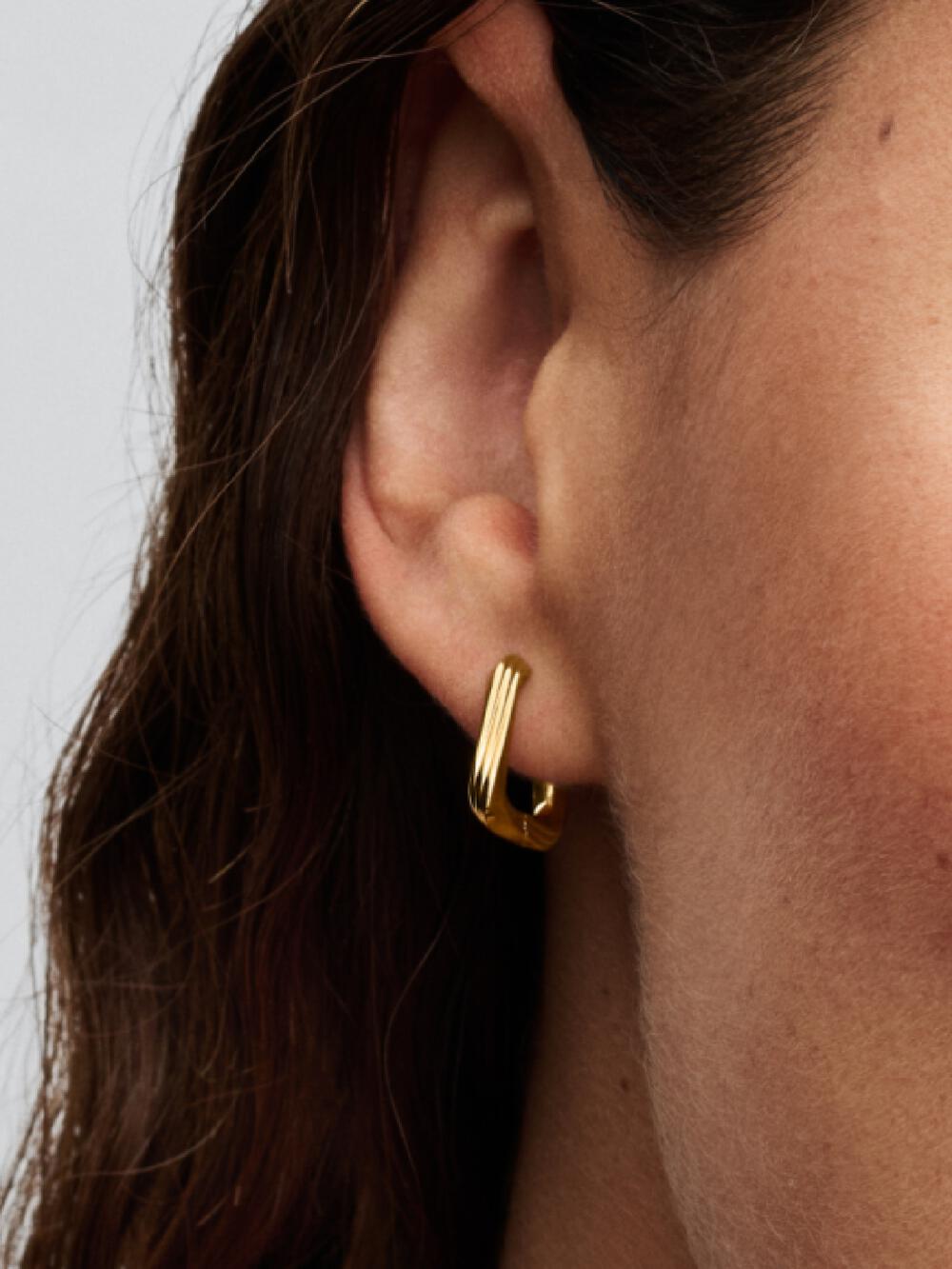 Twisted Triangle Small Hoop Earrings W4 yH