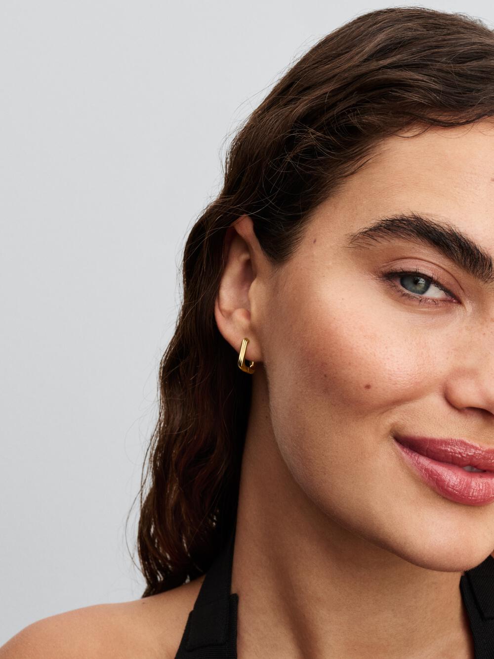 Twisted Triangle Small Hoop Earrings W4 yH